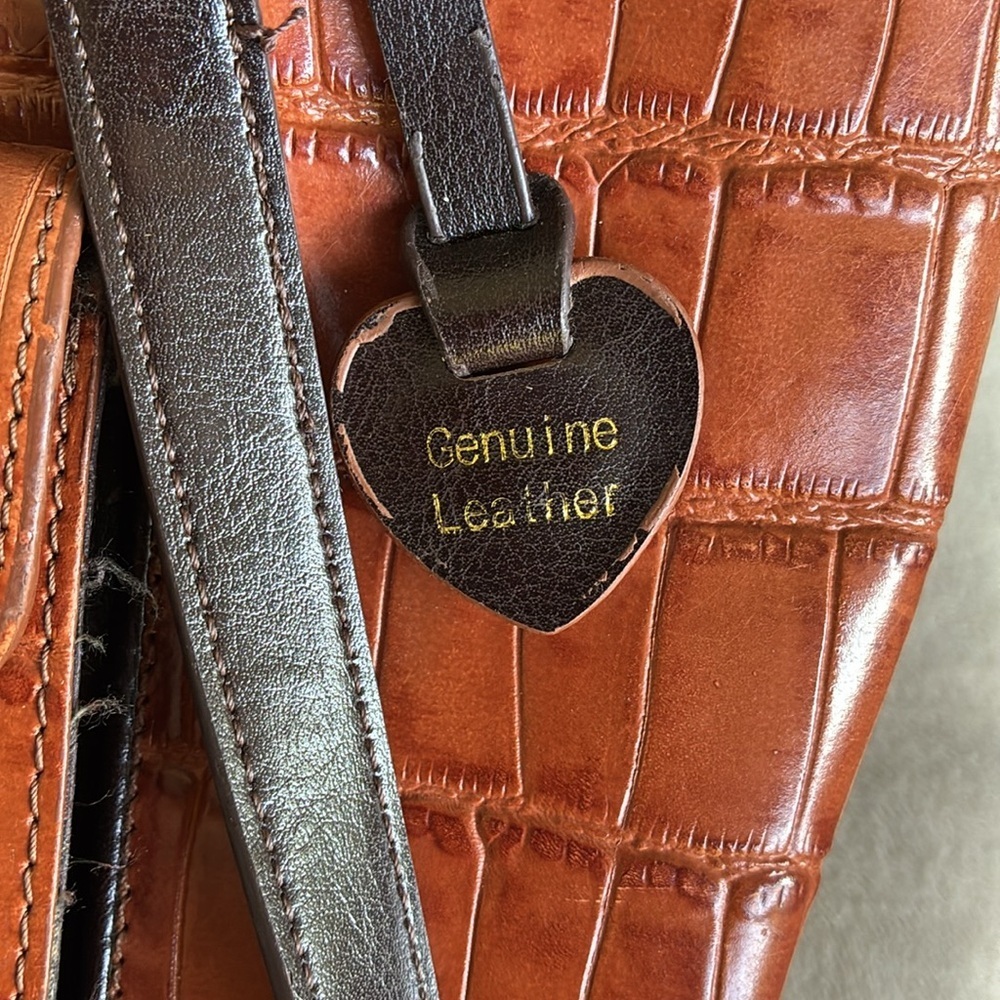 Vintage and Elegant Brighton Brown Croc-Embossed Women's Bag - Picture 7 of 9